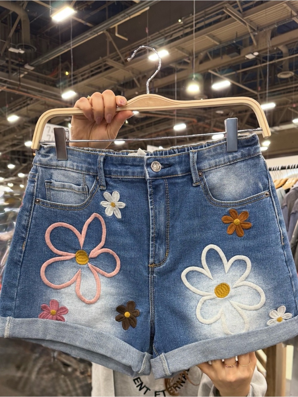 OLI & HALI WASHED FLORAL EMBROIDERY DENIM SHORT - Picture 11 of 12